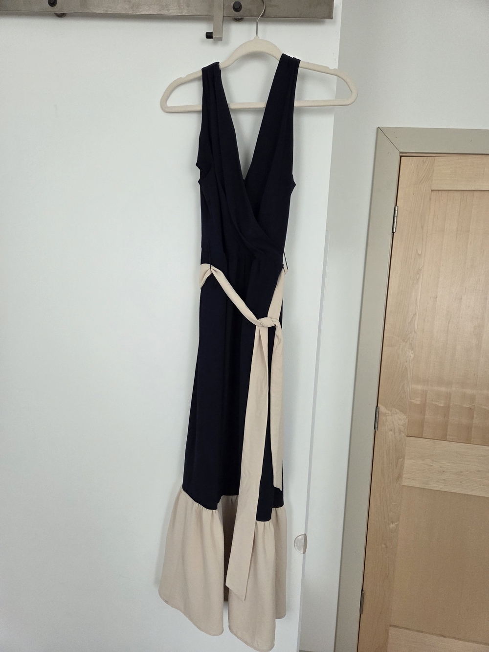 DKNY Navy and Cream Sleeveless Maxi Dress with Tie. Women's Large.